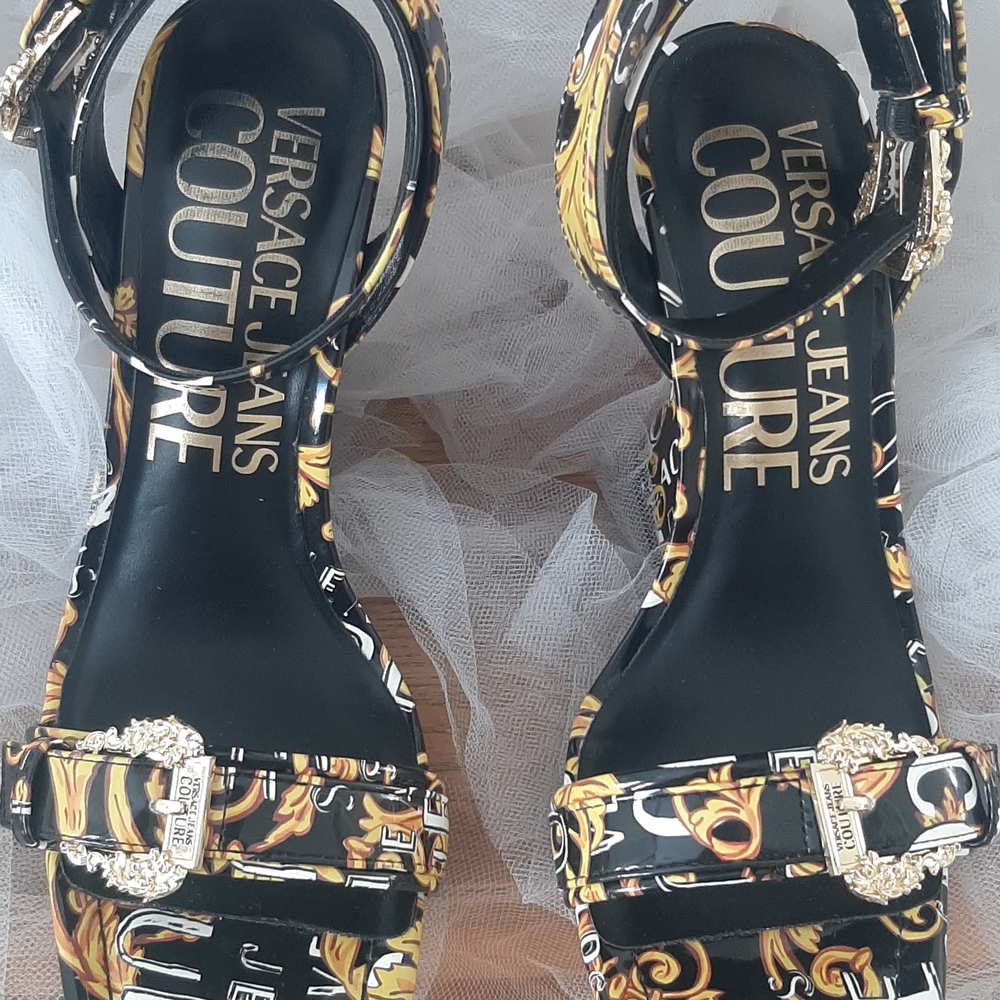 EUC Versace 💛 JEANS COUTURE Black and Gold Patterned Heels SZ 7.5 - Picture 7 of 11
